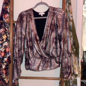 Size medium shiny wrap long sleeve top Madison d’amelie